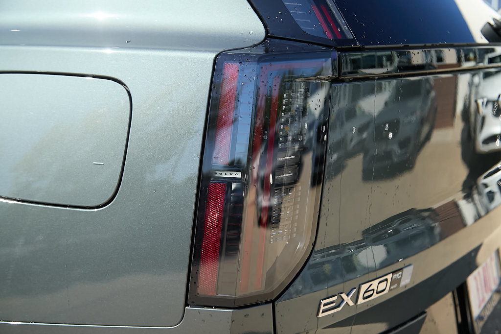 New 2027 Volvo EX60 Ultra AWD/4WD image 9