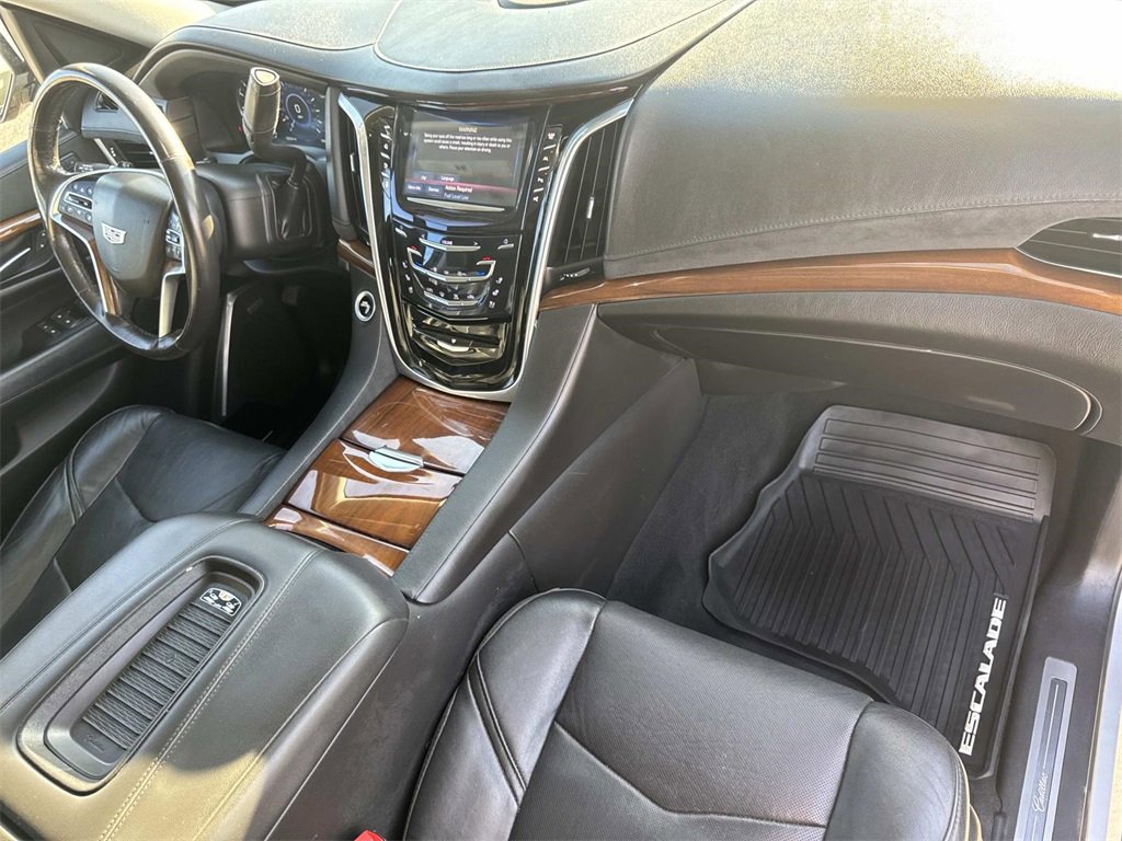 Used 2020 Cadillac Escalade Luxury image 25