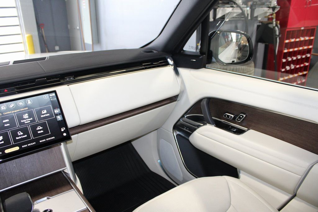 Used 2024 Land Rover Range Rover SE image 19