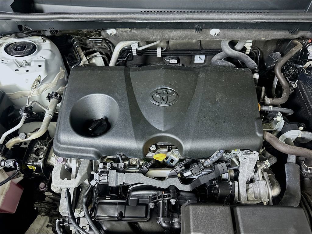 Used 2021 Toyota RAV4 XLE w/ Convenience Package image 9