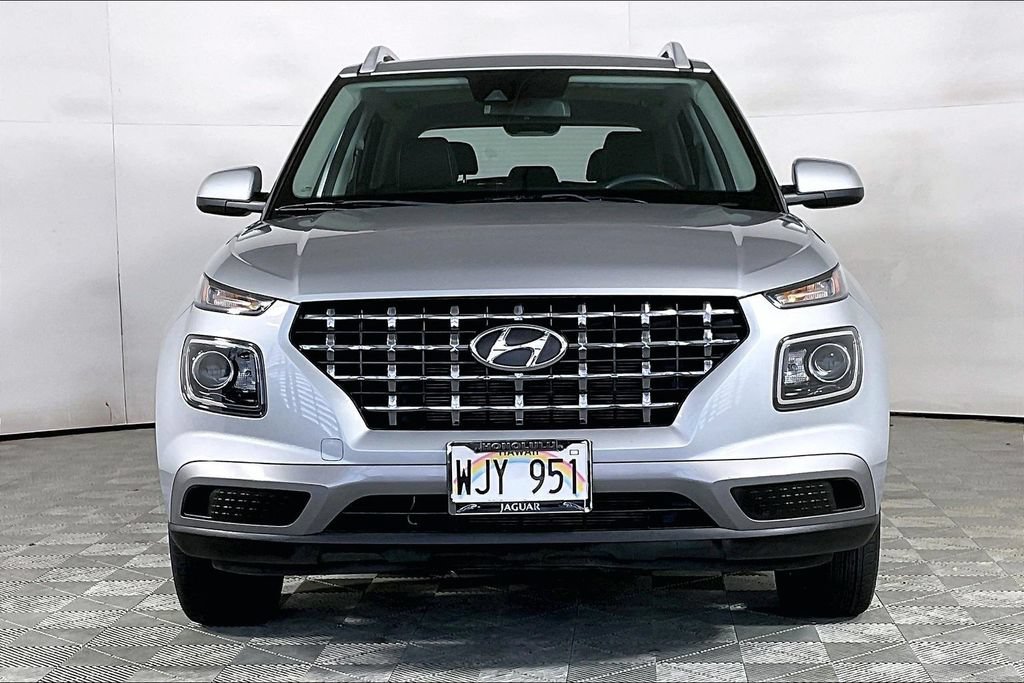 Used 2022 Hyundai Venue SEL FWD image 2
