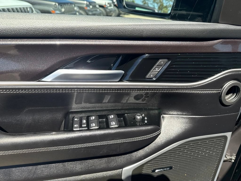 Used 2023 Jeep Wagoneer 4WD image 14