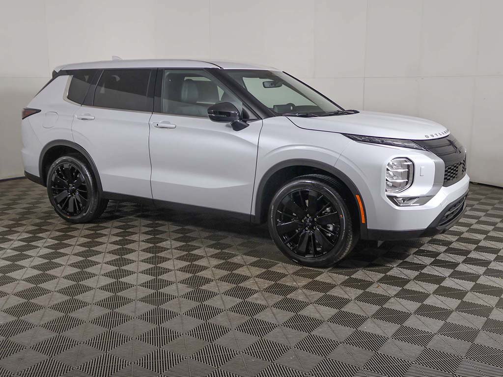 New 2026 Mitsubishi Outlander LE AWD/4WD image 16