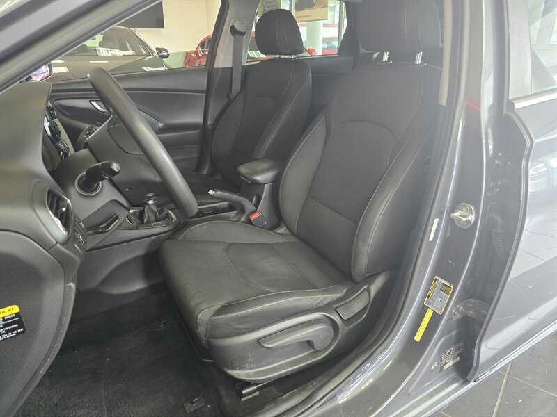 Used 2018 Hyundai Elantra GT FWD image 9