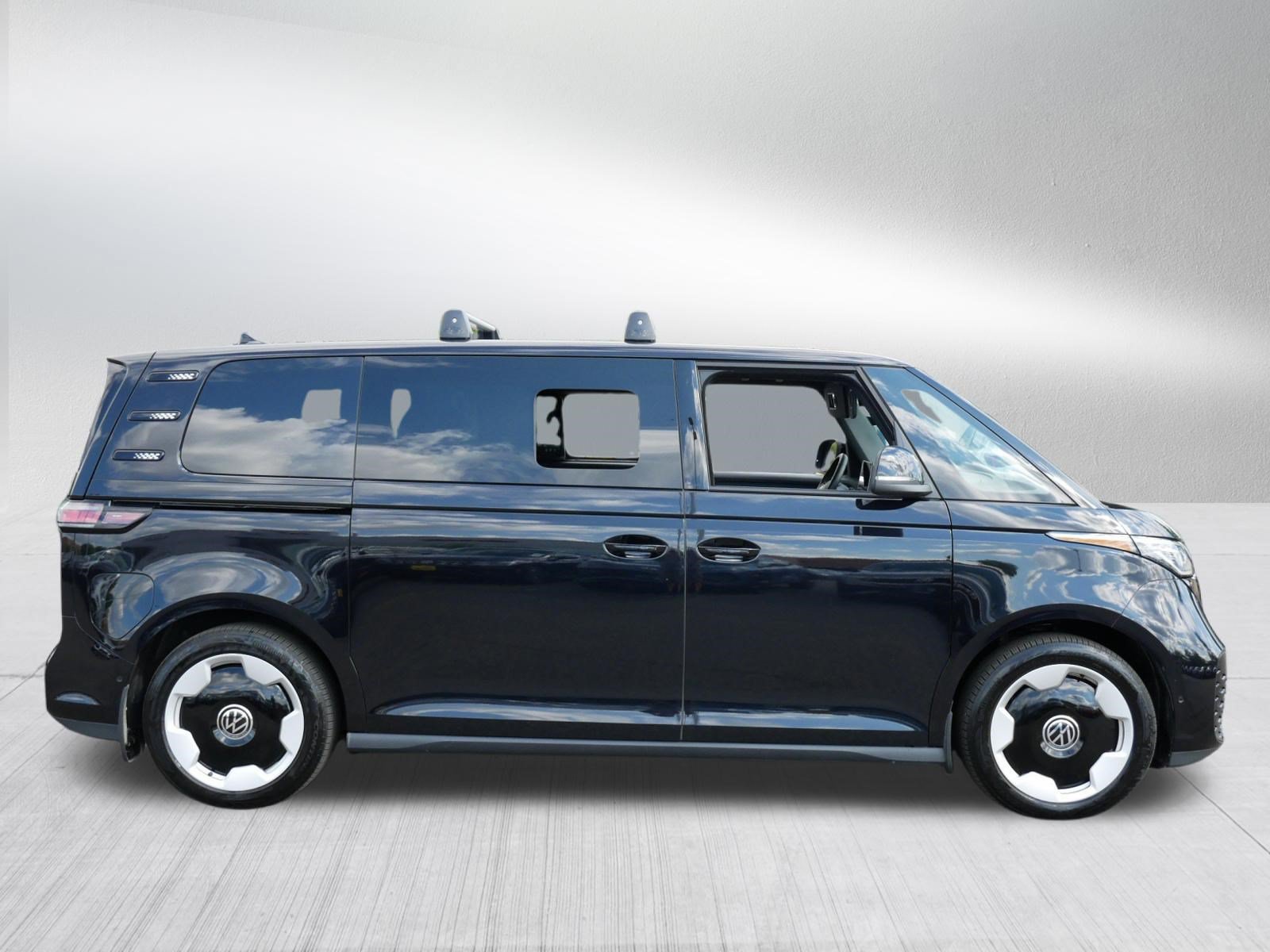 Certified 2025 Volkswagen ID. Buzz Pro S RWD image 8