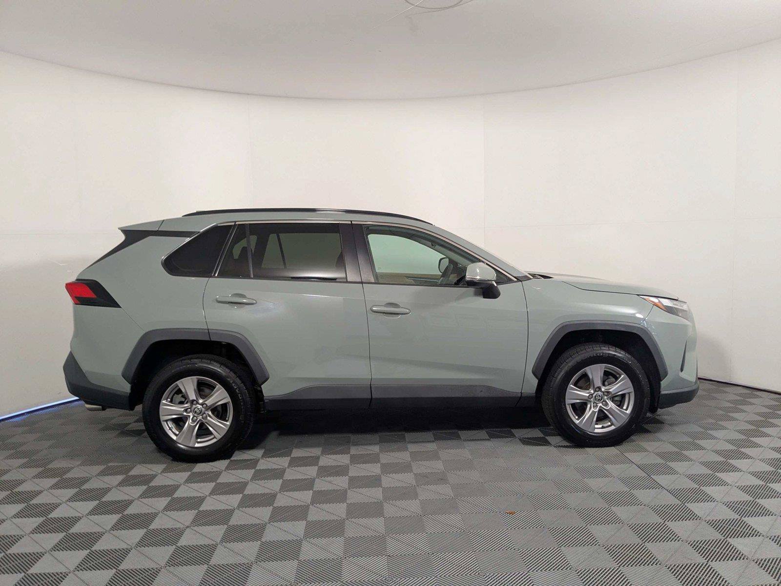Certified 2022 Toyota RAV4 XLE FWD image 5