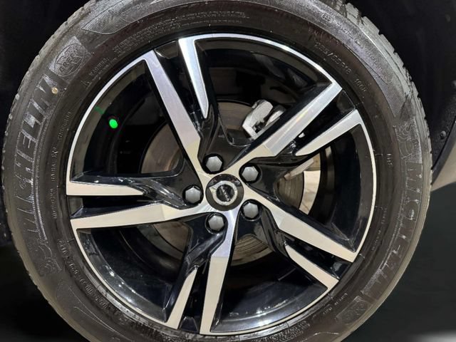 Used 2025 Volvo XC40 B5 Core AWD/4WD image 36