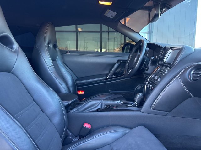Used 2015 Nissan GT-R Premium image 11