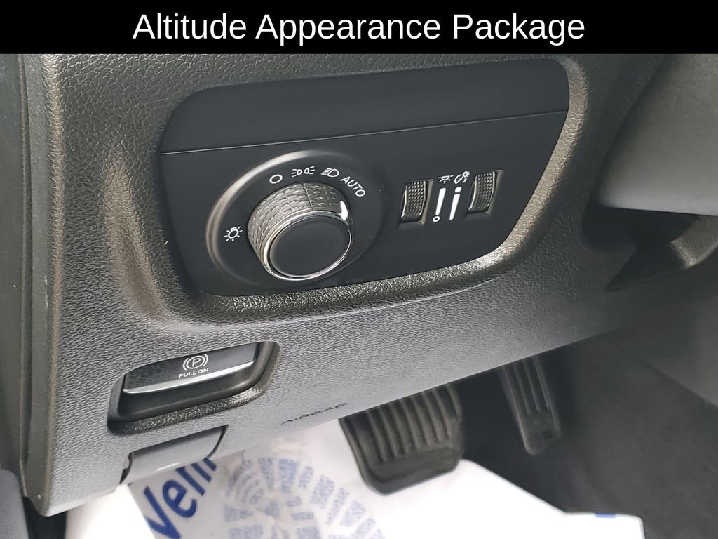 Used 2024 Jeep Grand Cherokee L Laredo image 9