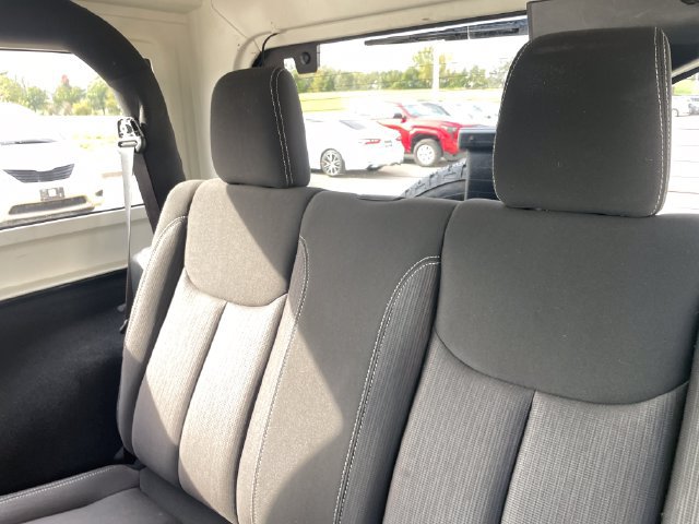 Used 2015 Jeep Wrangler Sahara w/ Connectivity Group AWD/4WD image 27