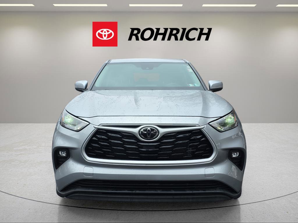Used 2023 Toyota Highlander LE image 2