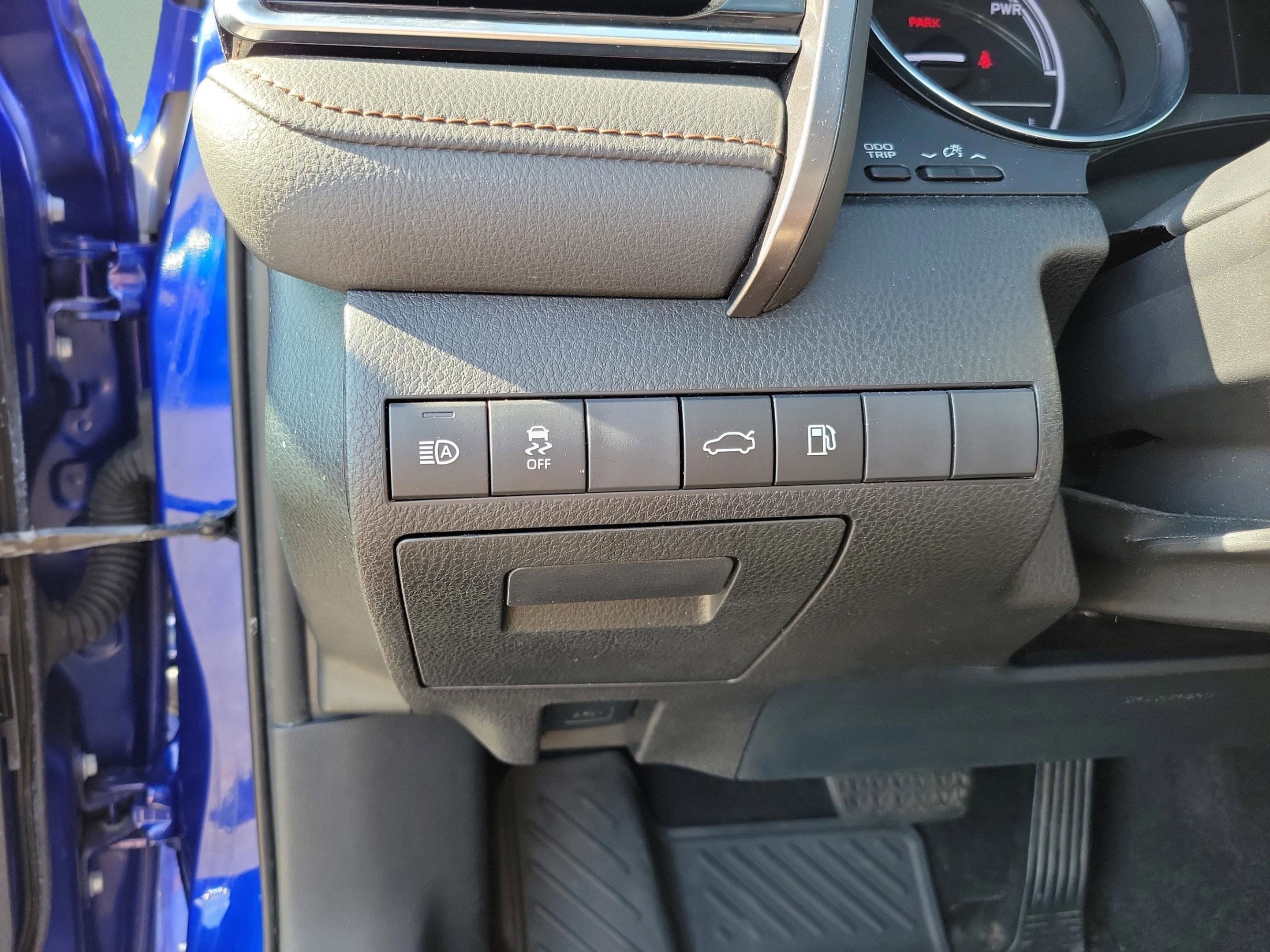 Used 2018 Toyota Camry LE image 8