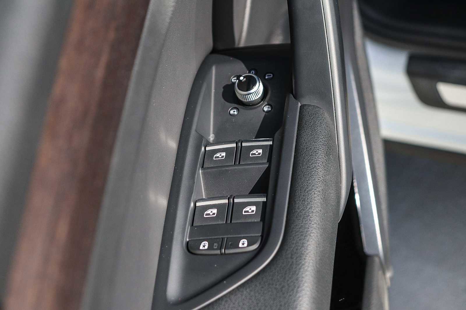 Used 2023 Audi Q5 e Premium w/ Convenience Package image 28