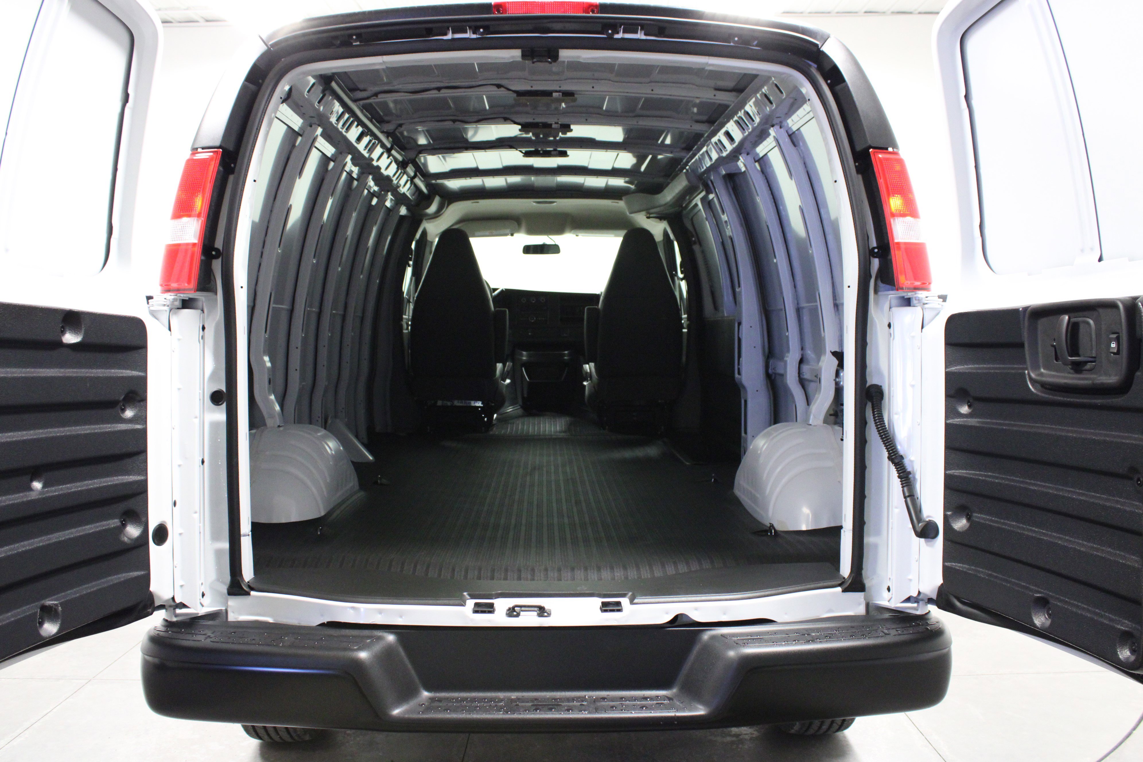 New 2026 GMC Savana 2500 Extended RWD image 13