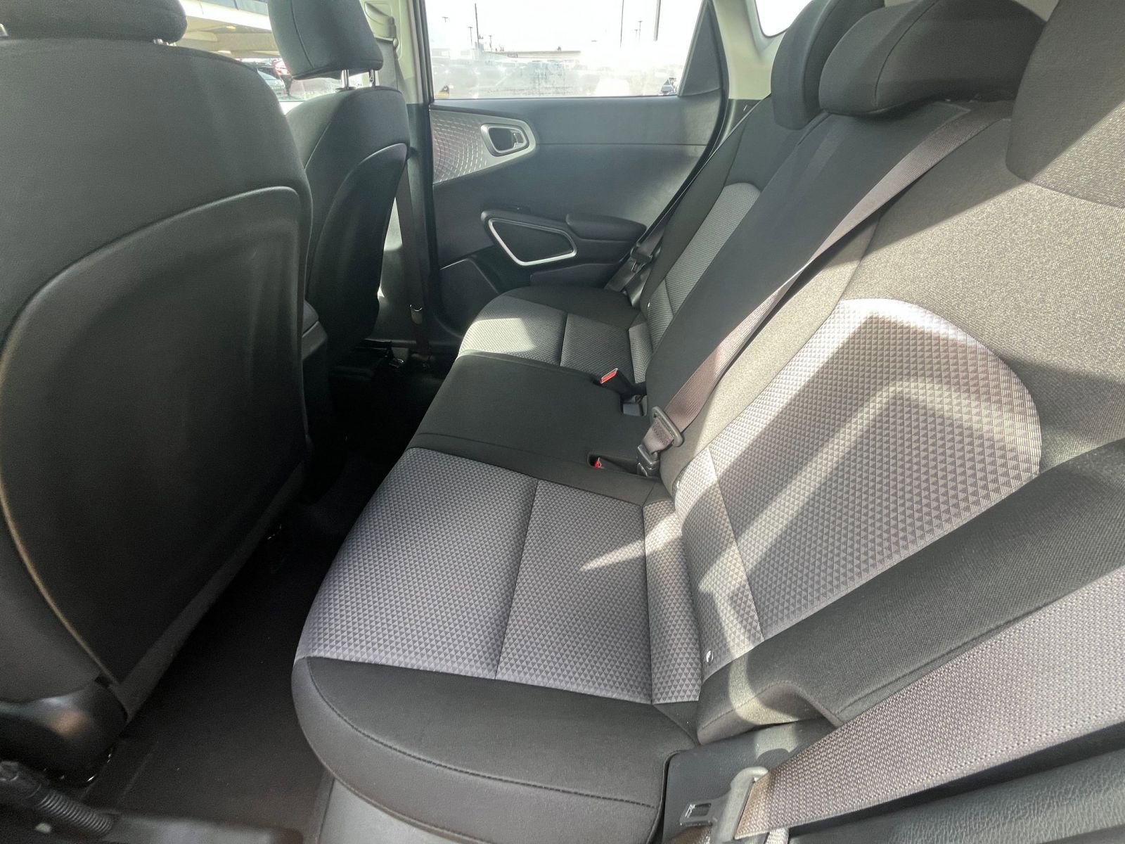 Used 2025 Kia Soul LX w/ LX Technology Package FWD image 25
