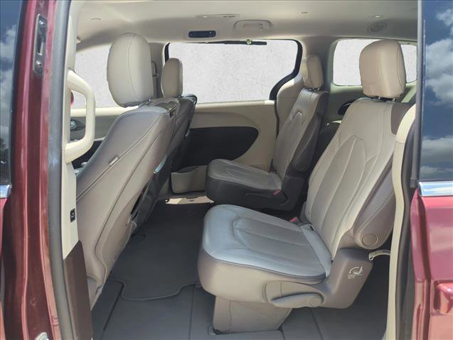 Used 2017 Chrysler Pacifica Touring-L Plus w/ Tire & Wheel Group image 21