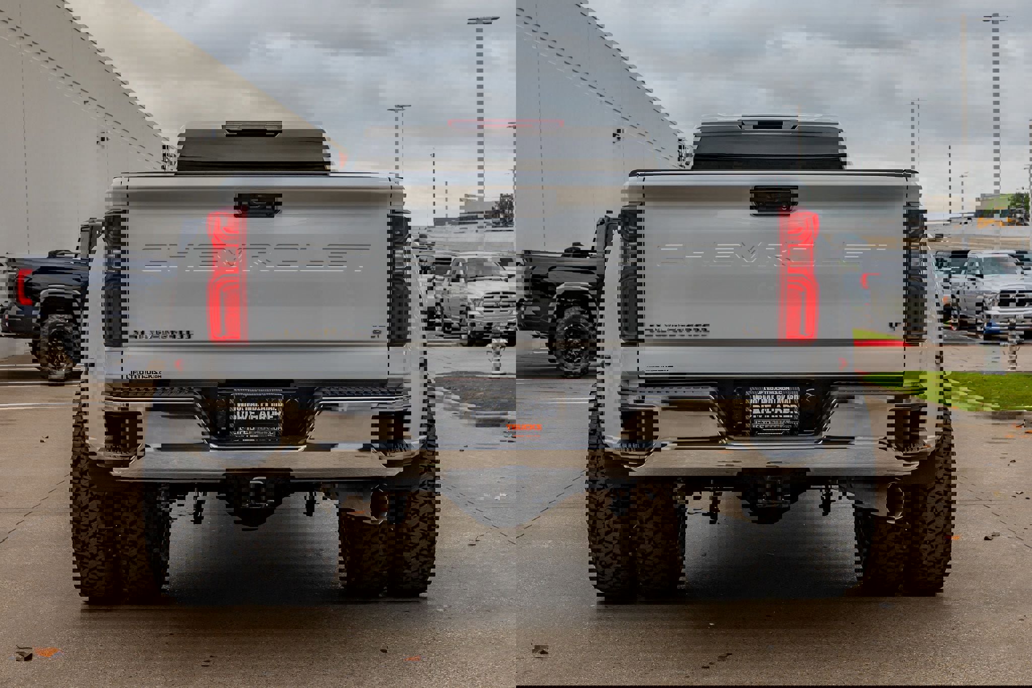 Used 2026 Chevrolet Silverado 3500 LT w/ Convenience Package AWD/4WD image 8