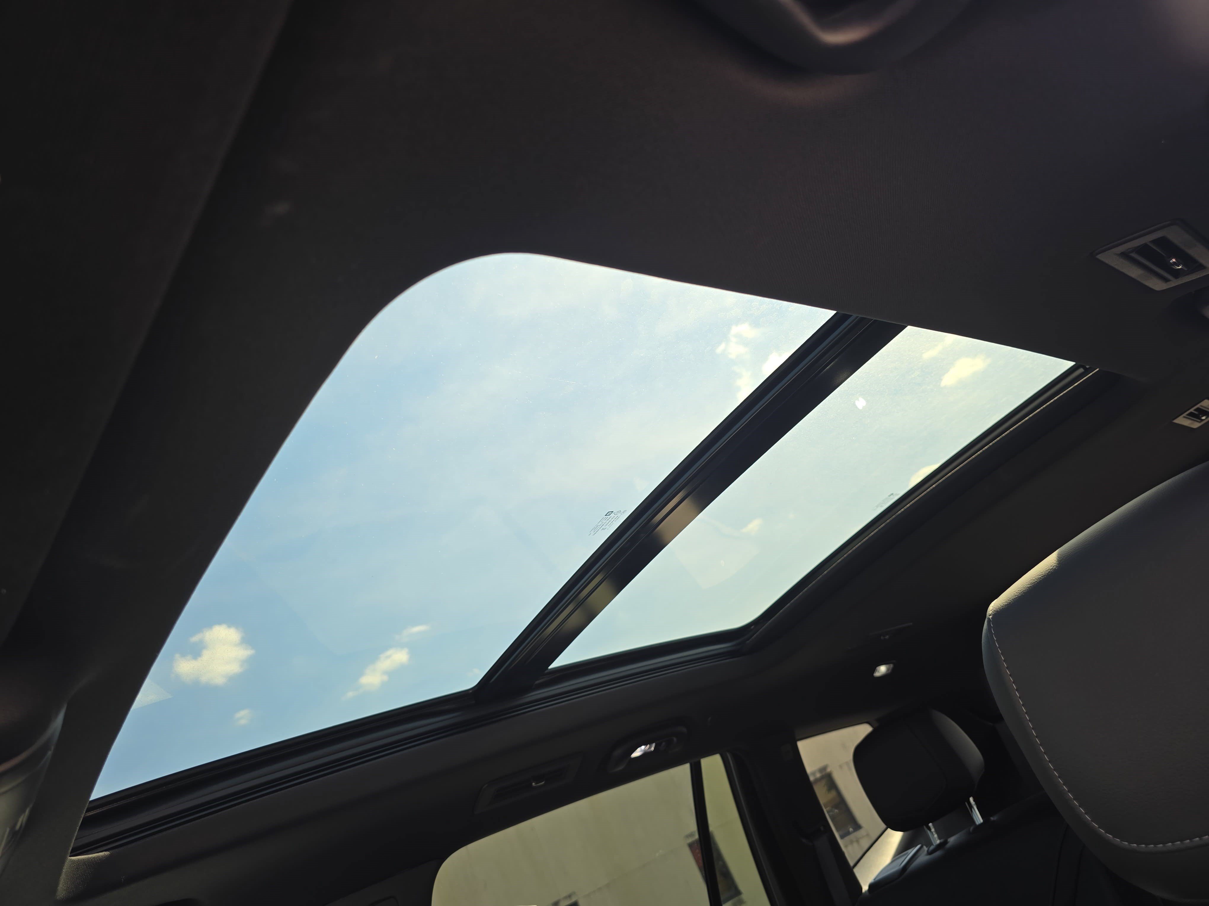 New 2025 Cadillac XT6 Luxury FWD image 30