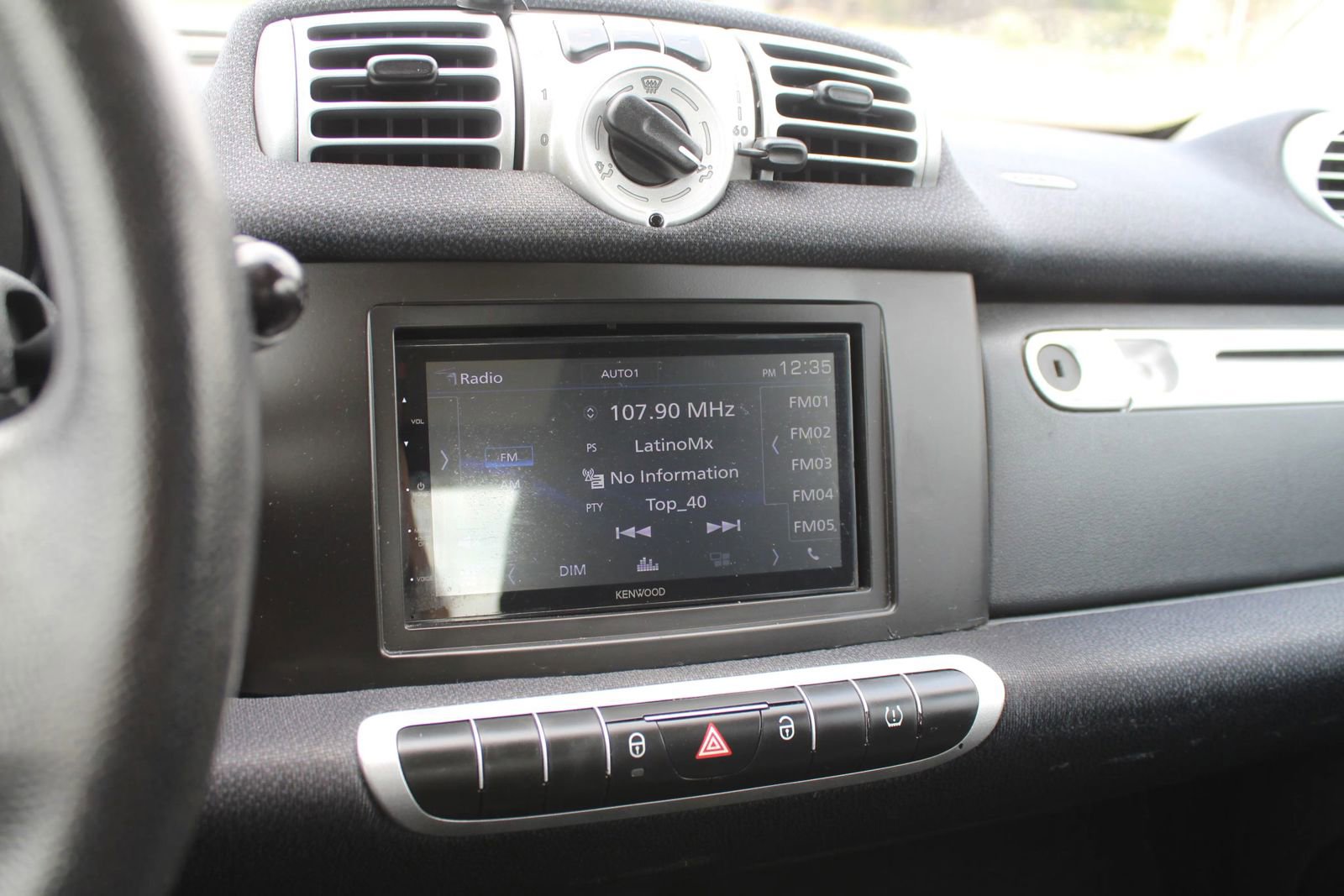 Used 2013 smart fortwo pure RWD image 13