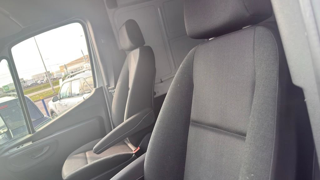 Used 2025 Mercedes-Benz Sprinter 2500 image 10