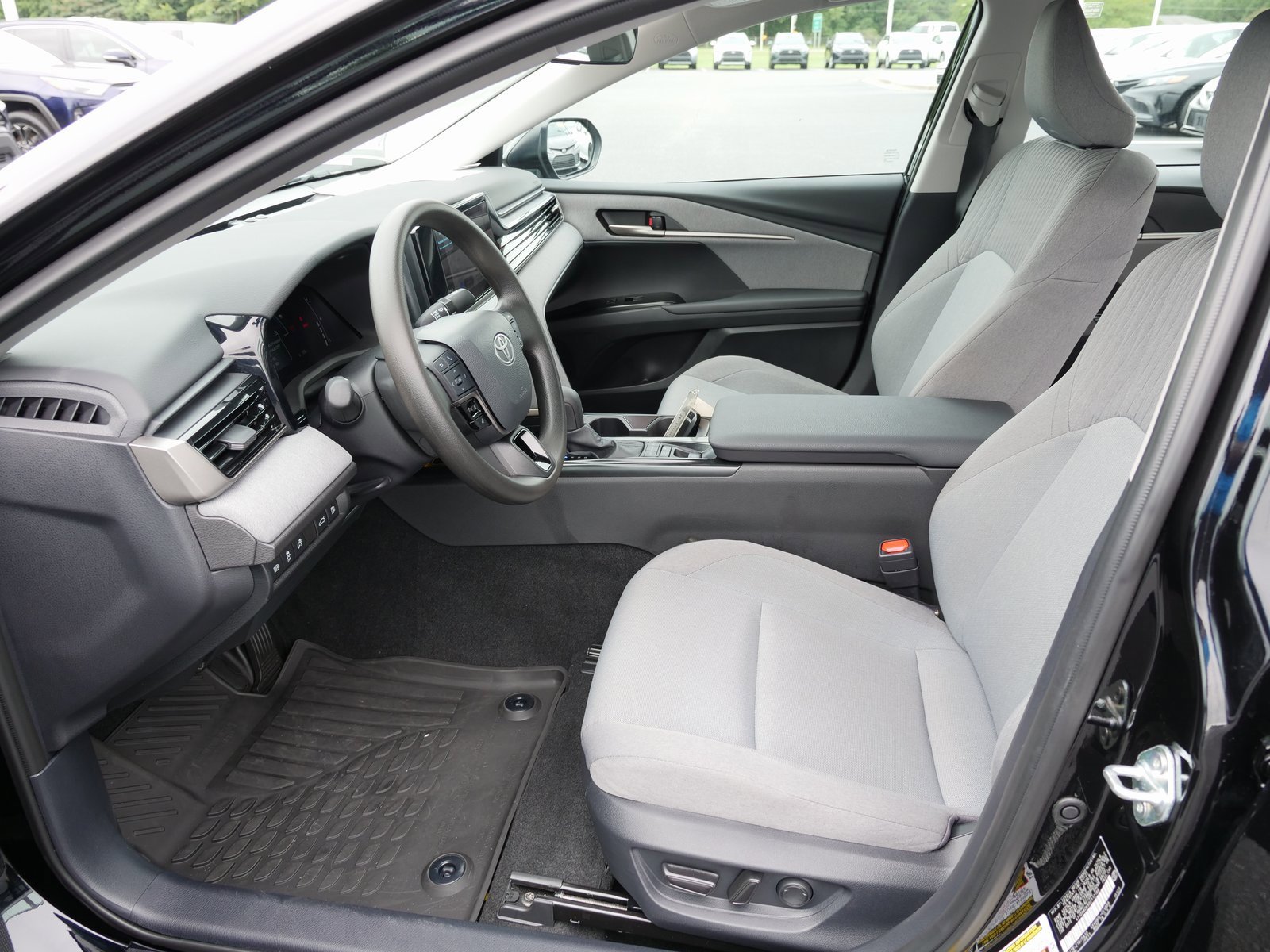 Used 2025 Toyota Camry LE image 15