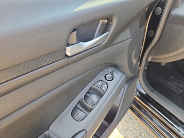 Used 2025 Nissan Altima 2.5 SV FWD image 11