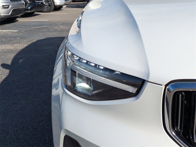 Used 2023 Volvo XC40 B5 Plus image 8
