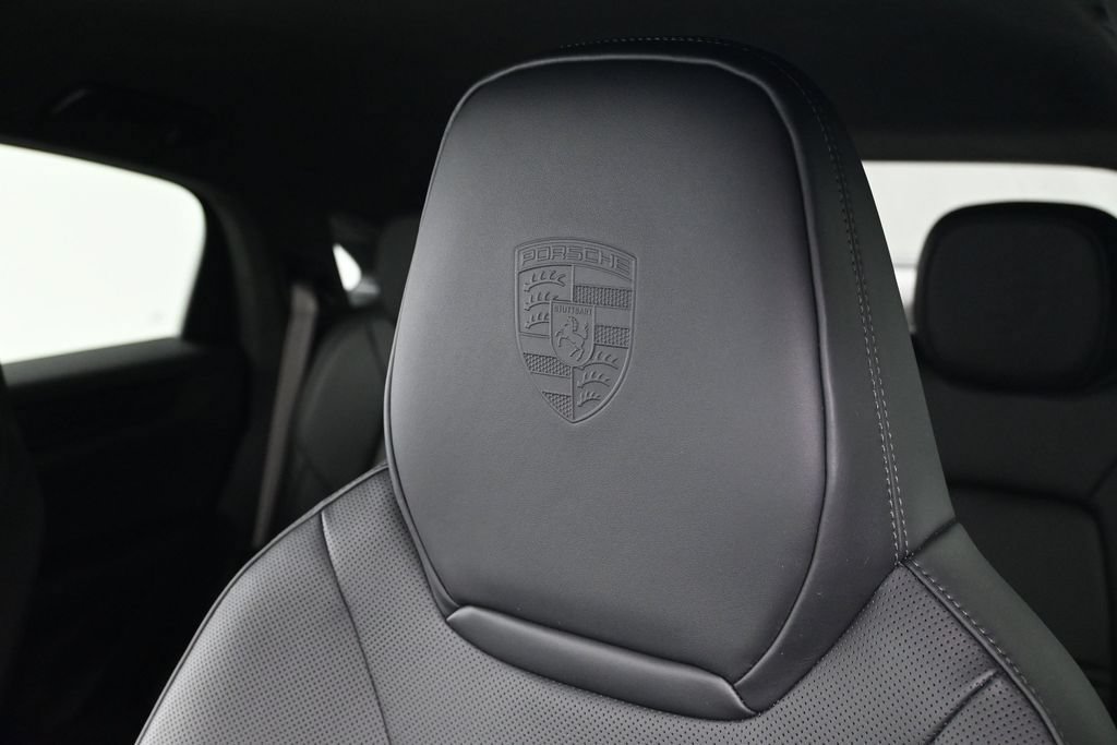 Certified 2025 Porsche Cayenne Turbo GT AWD/4WD image 17