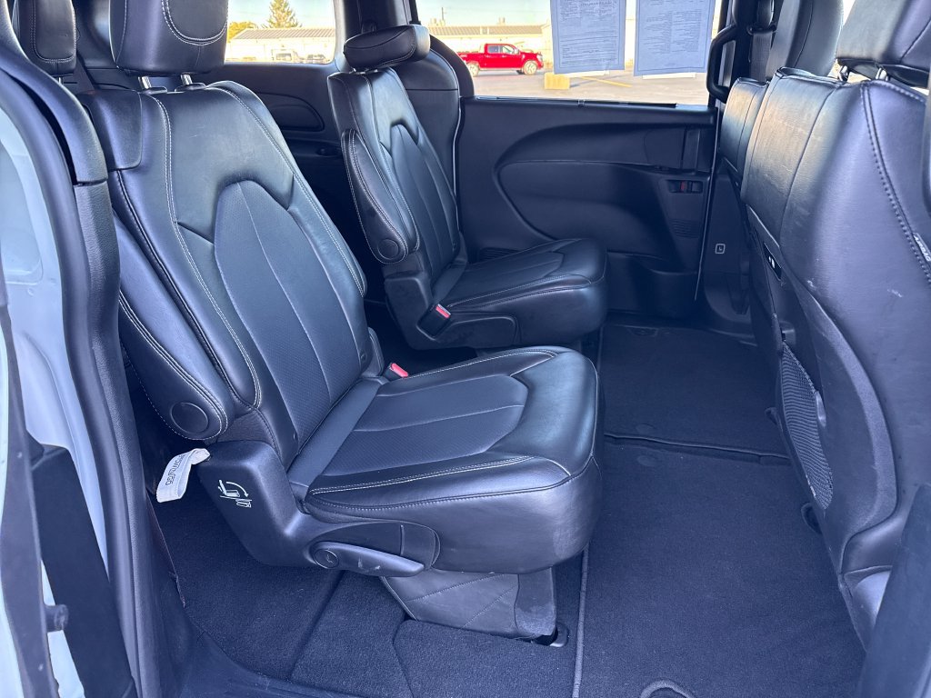 Used 2025 Chrysler Pacifica Select FWD image 22