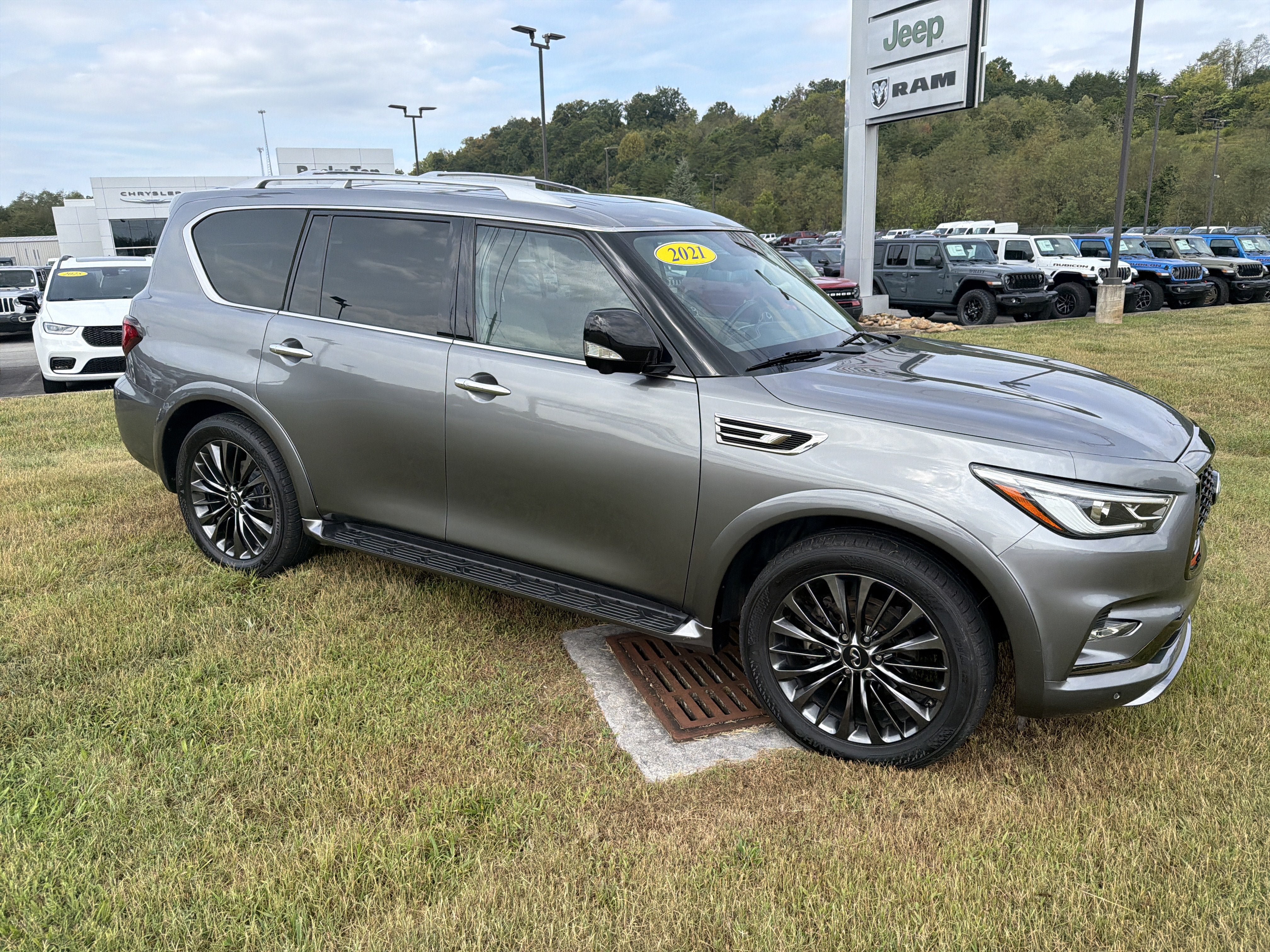 Used 2021 INFINITI QX80 Premium Select w/ Cargo Package RWD image 6