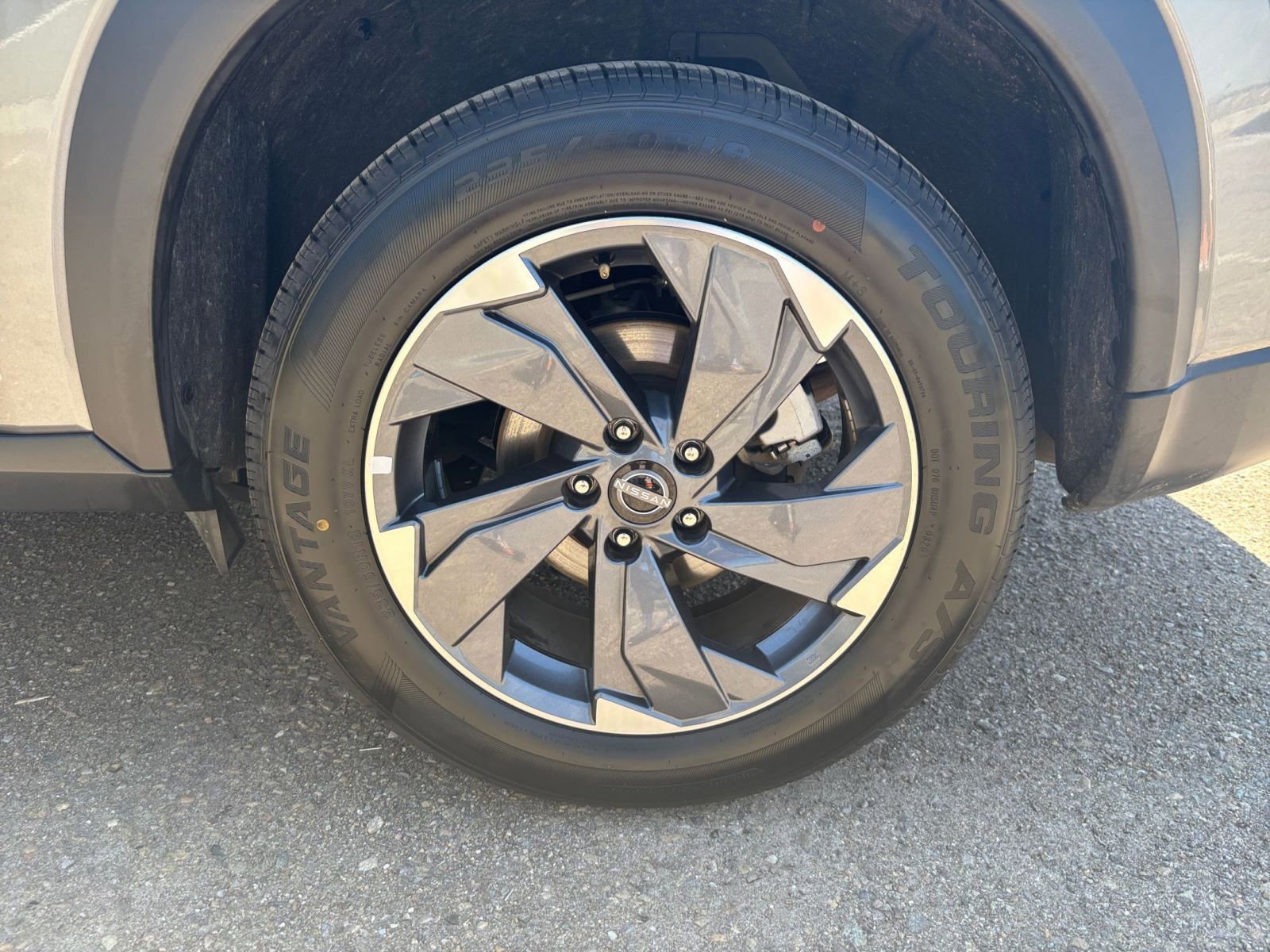 Used 2025 Nissan Rogue SV FWD image 32