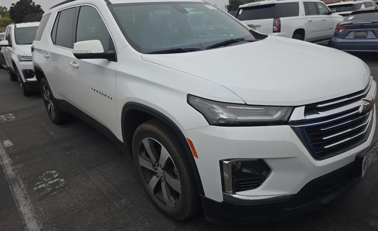 Used 2023 Chevrolet Traverse LT w/ LT Premium Package AWD/4WD image 1