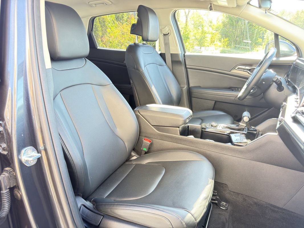 Used 2023 Kia Sportage EX FWD image 31