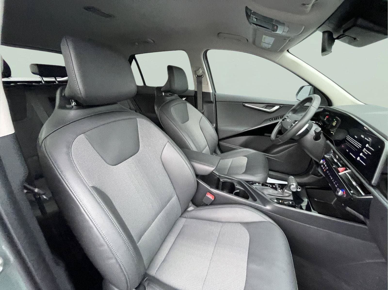 Used 2024 Kia Niro EX FWD image 23