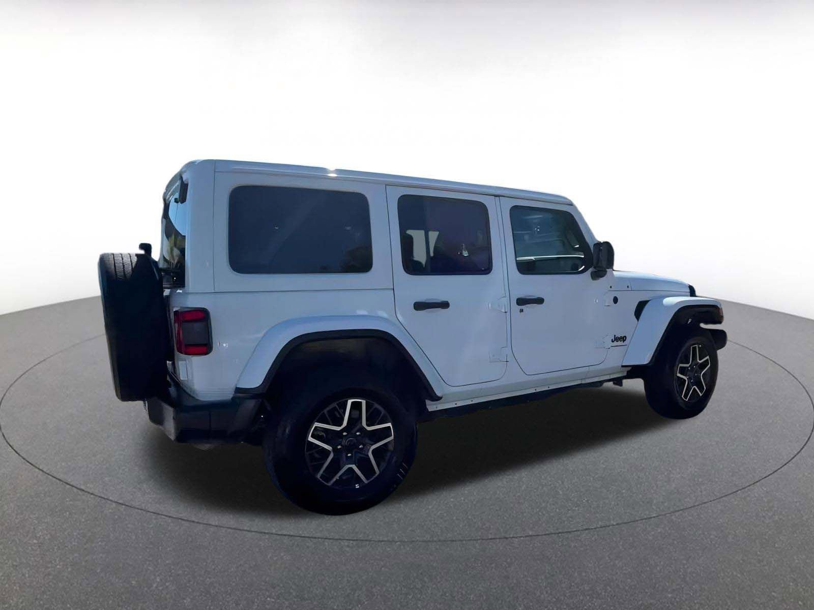 Used 2025 Jeep Wrangler Sahara image 12
