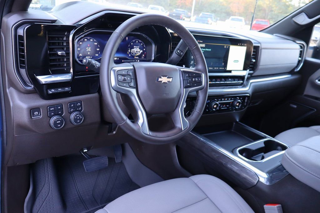 Used 2024 Chevrolet Silverado 2500 LTZ w/ LTZ Premium Package image 5