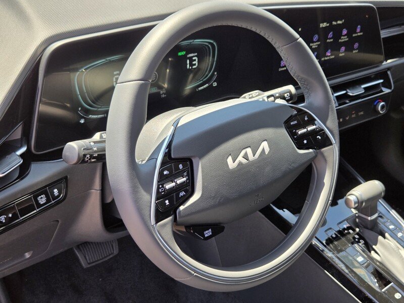 New 2026 Kia Niro EX FWD image 10