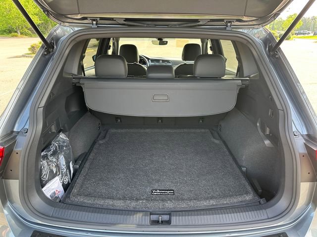 Used 2023 Volkswagen Tiguan SE R-Line AWD/4WD image 30