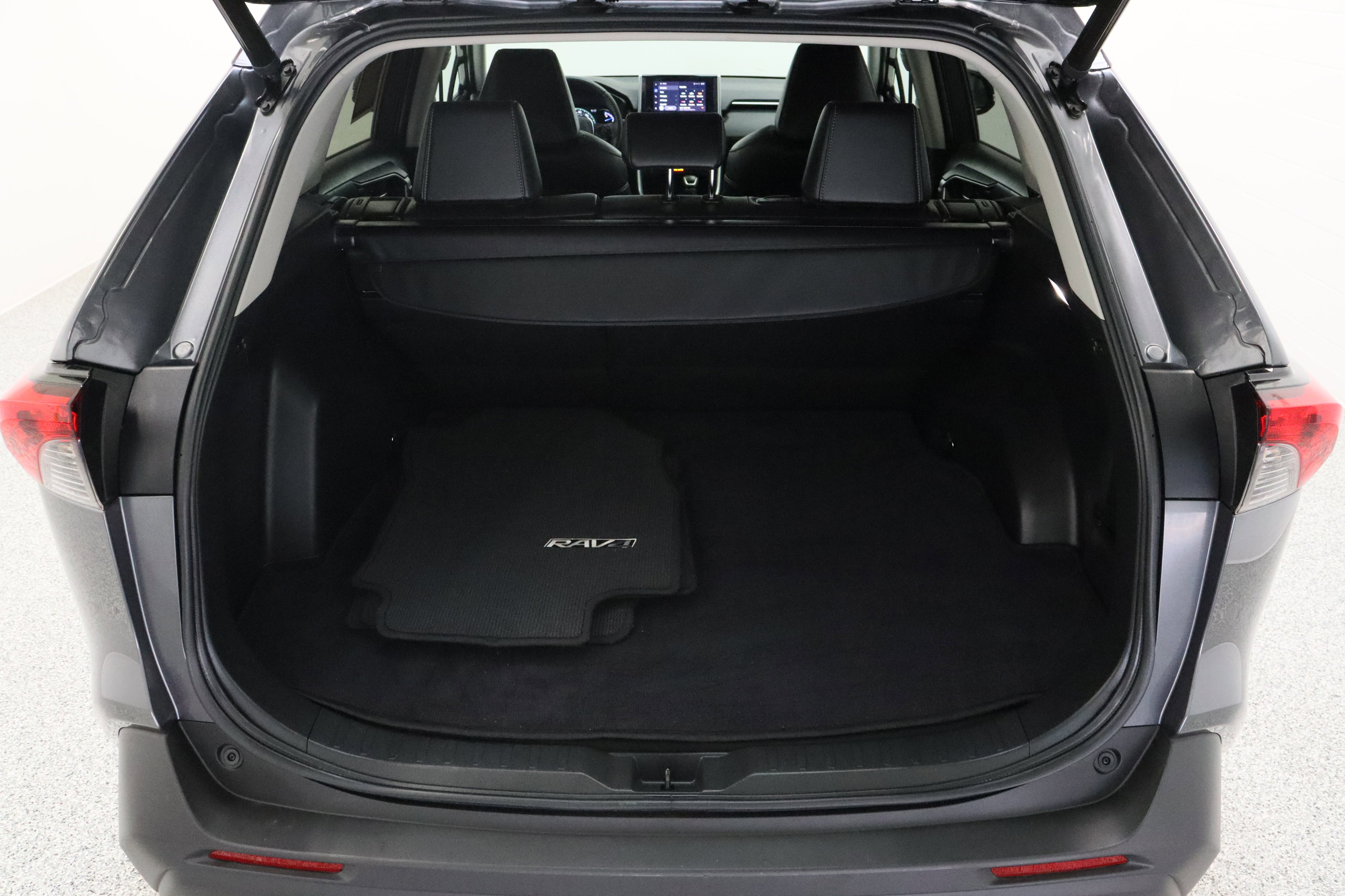 Used 2023 Toyota RAV4 XLE Premium AWD/4WD image 33