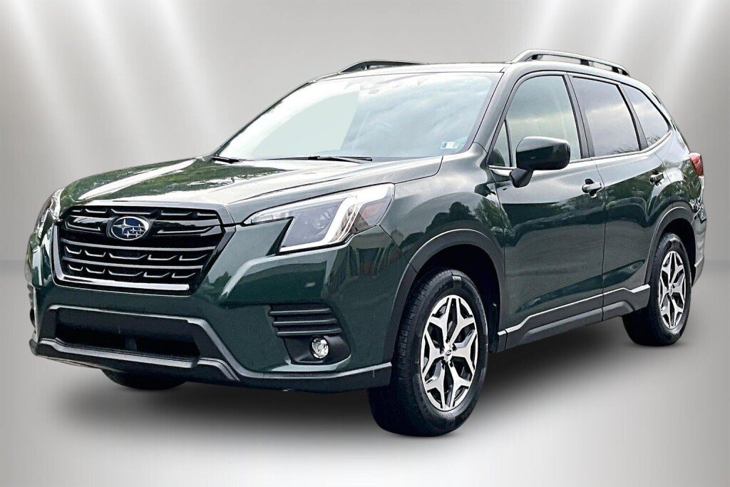 Certified 2024 Subaru Forester Premium AWD/4WD image 3