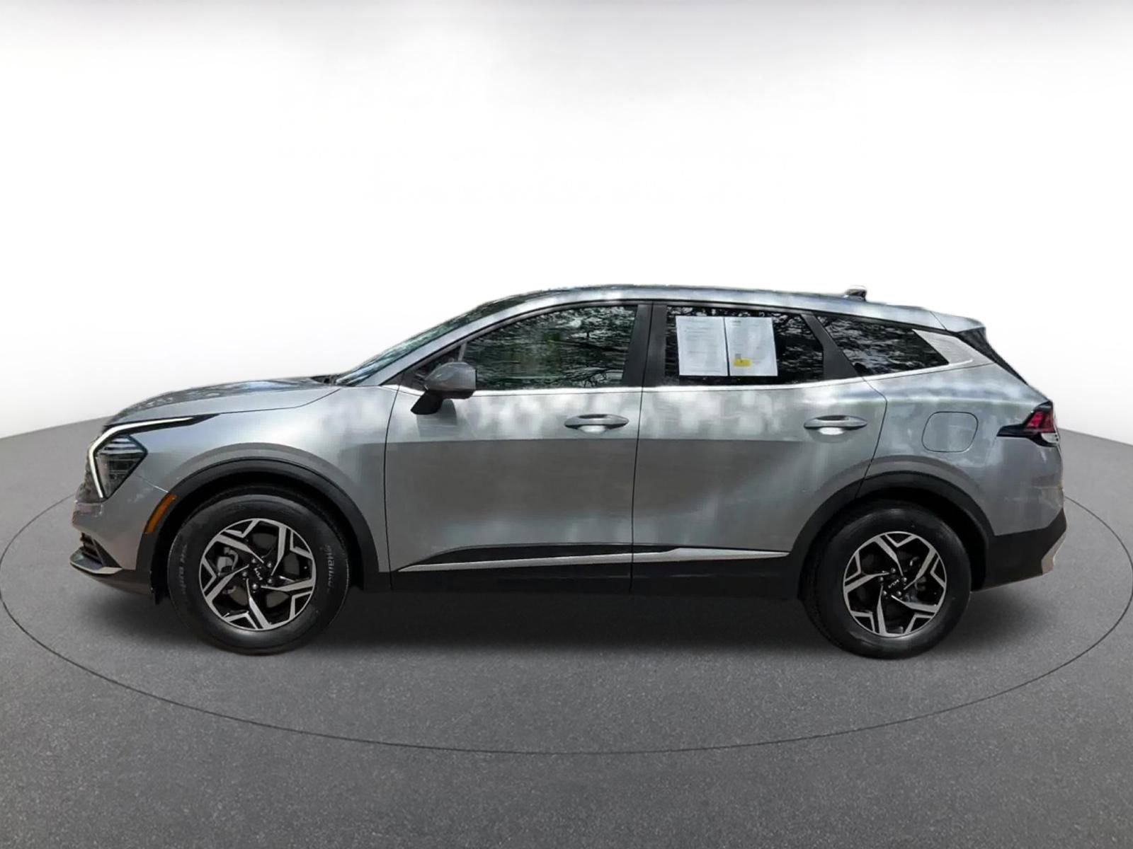 Used 2025 Kia Sportage LX FWD image 9