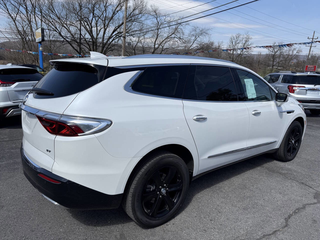 Used 2024 Buick Enclave Essence w/ Experience Buick Package image 7