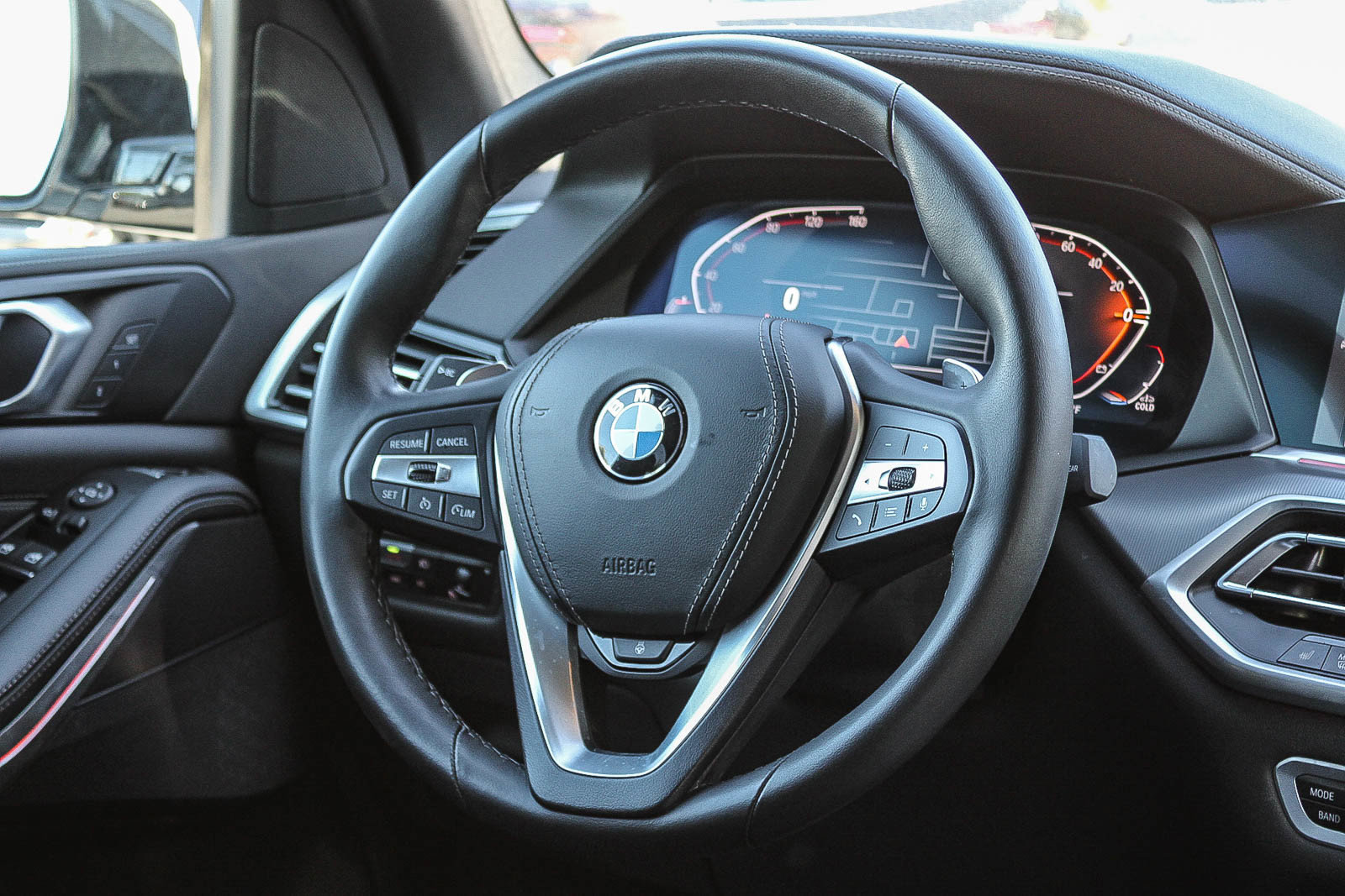 Used 2023 BMW X5 xDrive40i w/ Parking Assistance Package AWD/4WD image 14