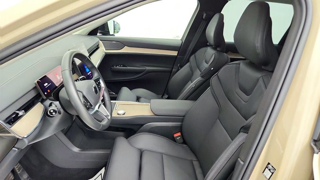 Used 2025 Volvo EX90 Ultra AWD/4WD image 16