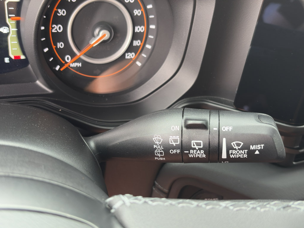 Used 2025 Jeep Wrangler Unlimited Rubicon AWD/4WD image 18