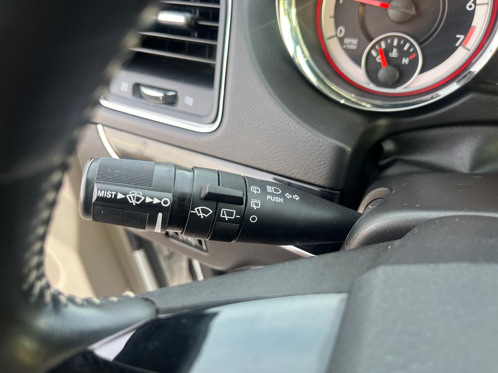 Used 2018 Dodge Grand Caravan SXT w/ Driver Convenience Group image 11