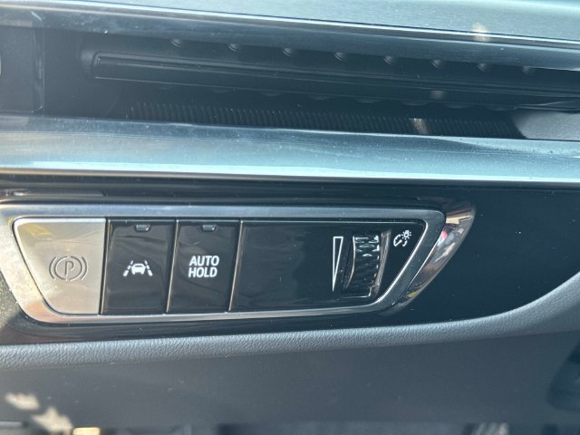 Certified 2024 Cadillac Lyriq Luxury AWD/4WD image 28