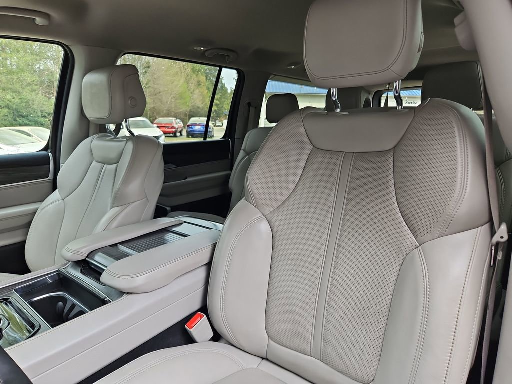 Used 2024 Jeep Wagoneer L Series II image 25