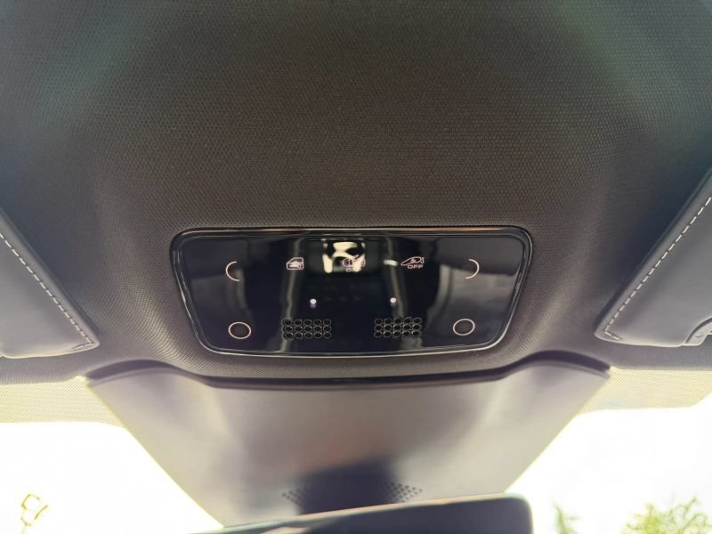 Used 2021 Ferrari Roma RWD image 31