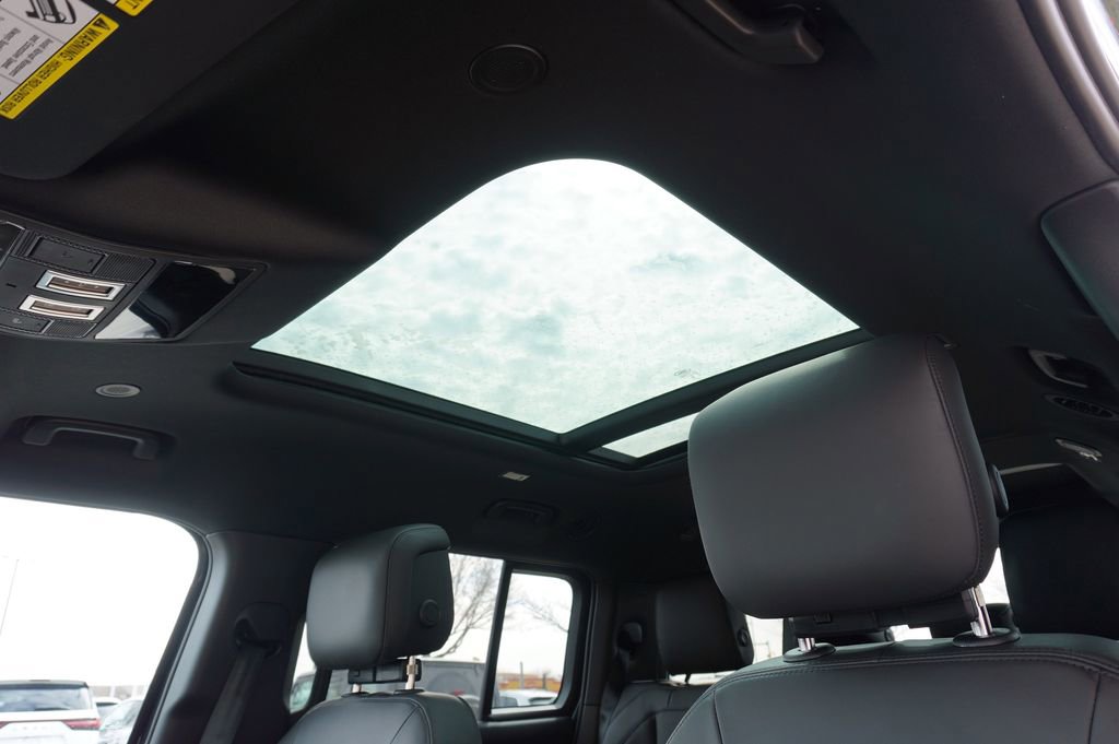 New 2026 Land Rover Defender 130 X-Dynamic SE image 15